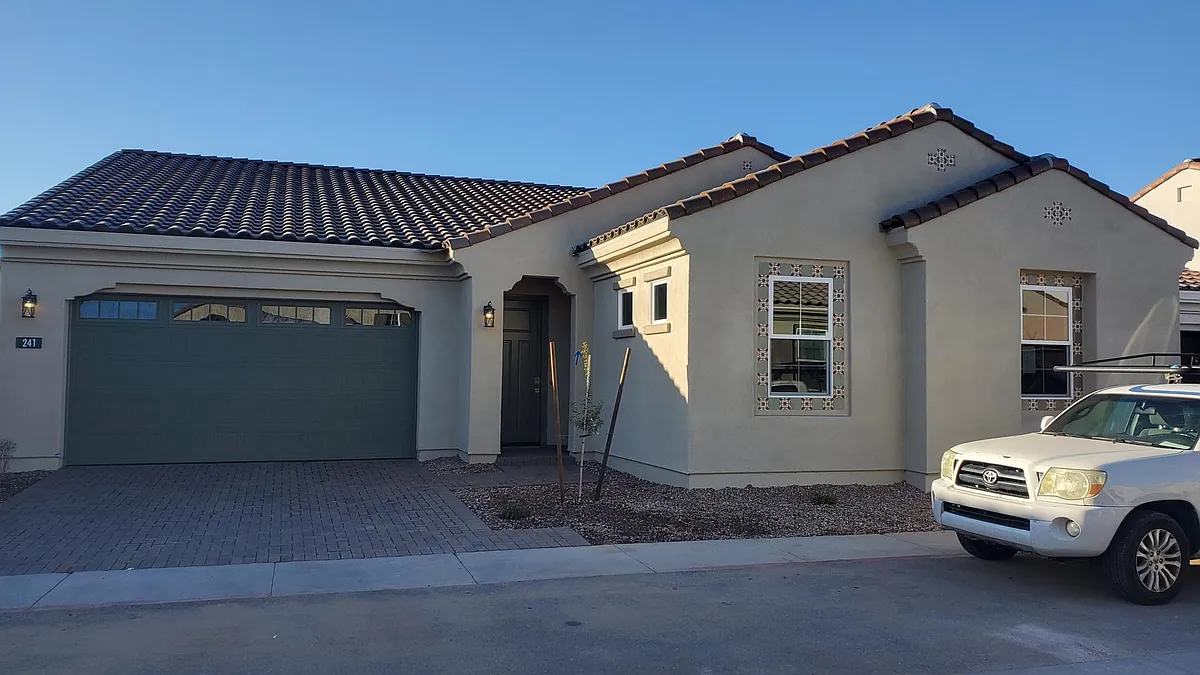 Building Photo - 241 E Azalea Dr