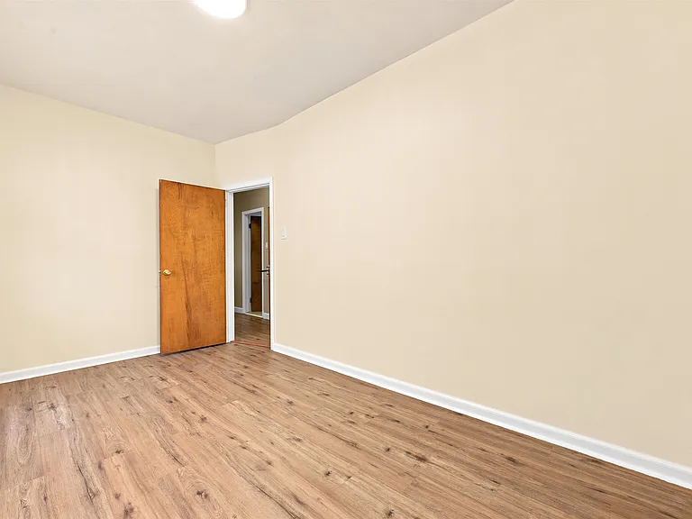 164 W 31st St #1 — Photo 9