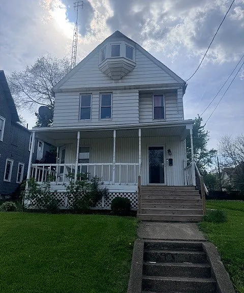 209 Lincoln Ave NW — Photo 1
