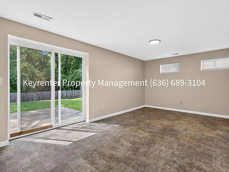 419 Omar Ct — Photo 8