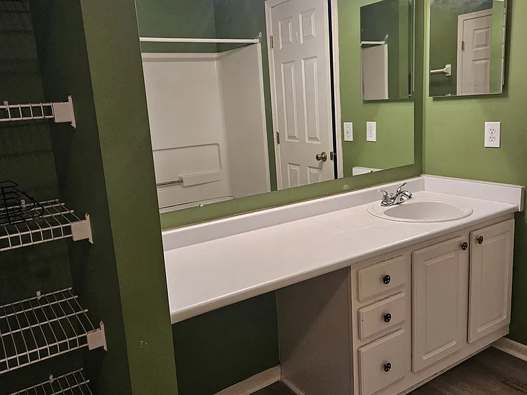 Master Bath-upstairs