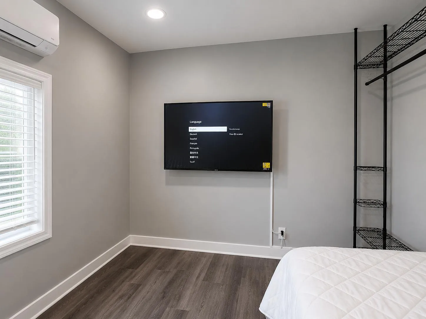 4 bed, 4.0 bath, 2608 sqft, $754 — Photo 1