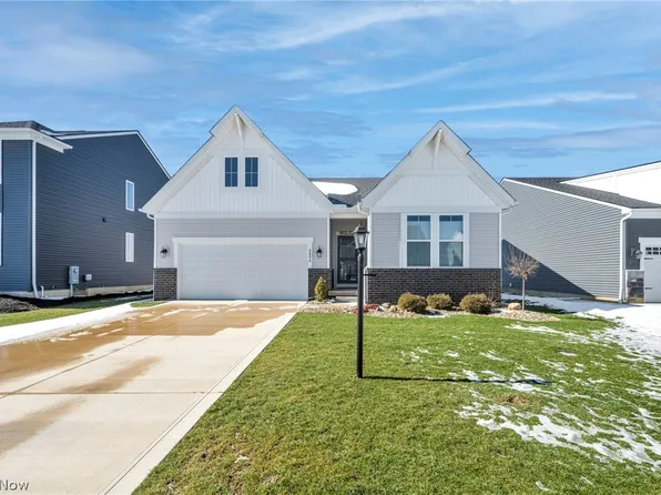 8896 Firethorne Dr, Columbia Station, OH 44028