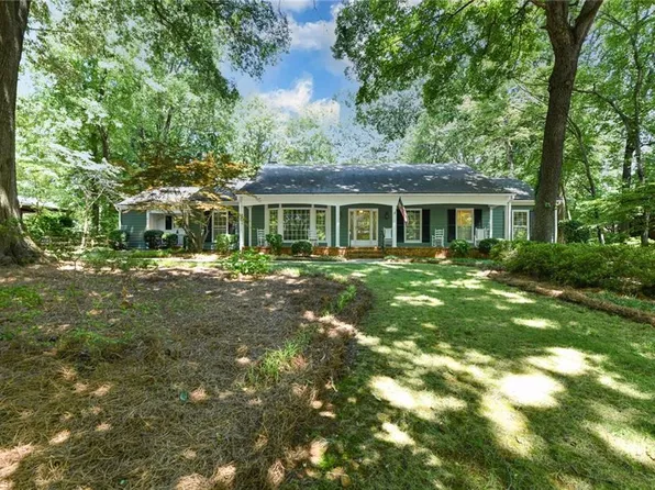 6 Parkmont Ct, Greensboro, NC 27408