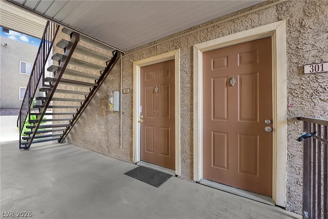 1 bed, 1.0 bath, 978 sqft, $1,200 — Photo 2