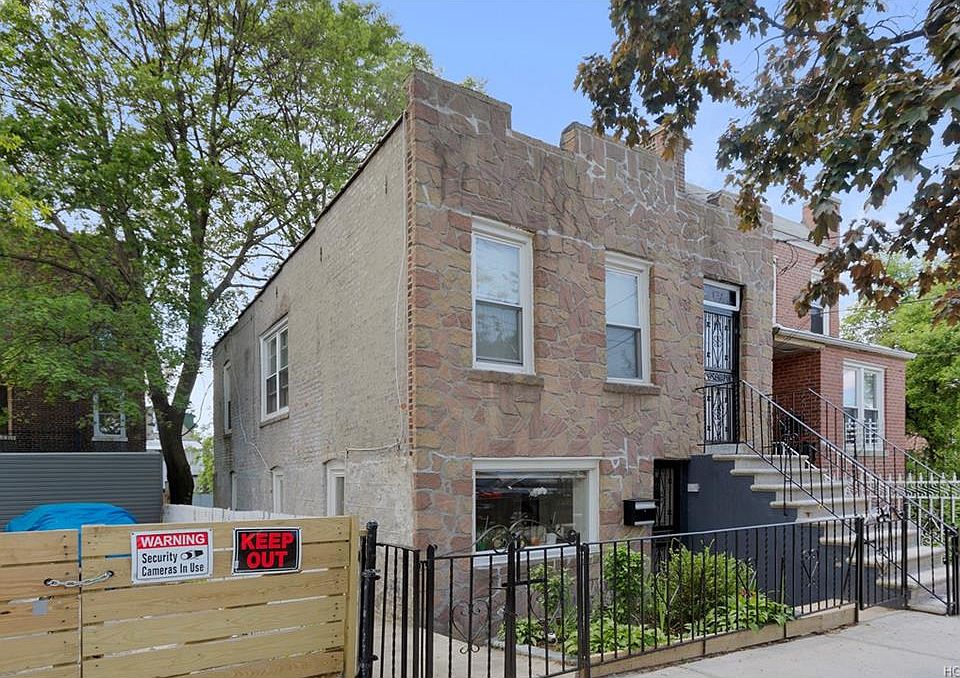 1st image of 932 E 212th St