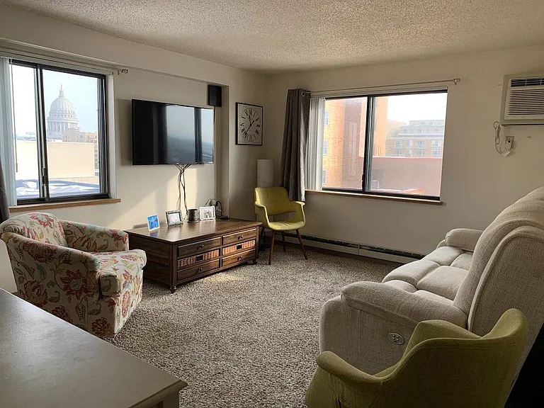 Capitol Centre Court Apartments — Photo 16