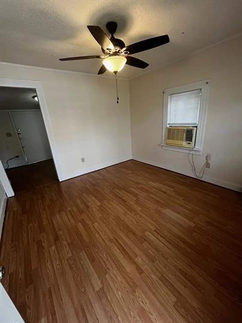 Charming 1 Bed, 1 Bath Home! — Photo 2
