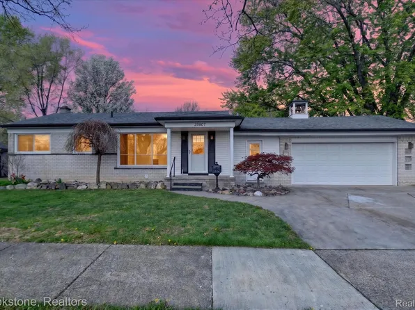 29807 Champine St, Saint Clair Shores, MI 48082