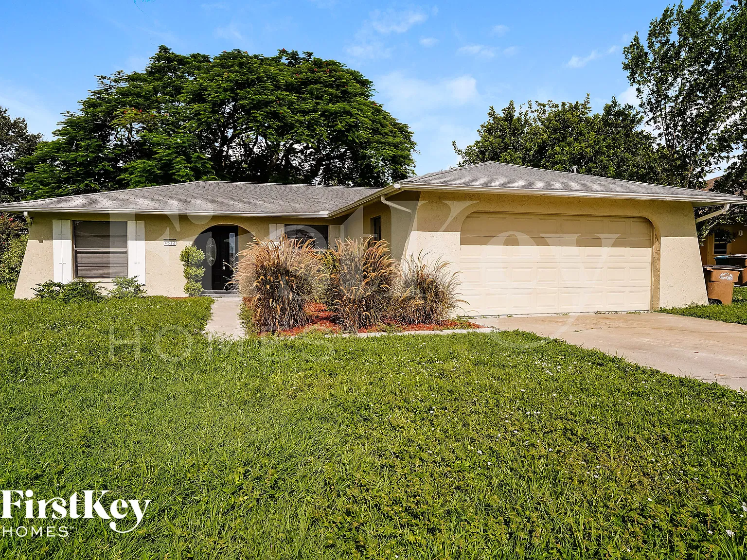 3 bed, 2.0 bath, 1252 sqft, $1,915 — Photo 1