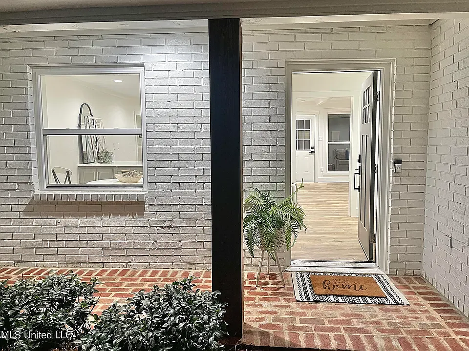 3 bed, 1695 sqft, $2,200 — Photo 1