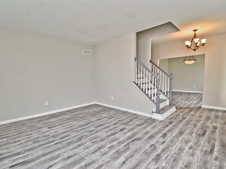 557 Marco Way — Photo 18