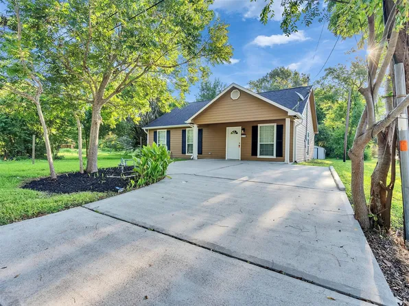 326 S Bell Dr, Texas City, TX 77591