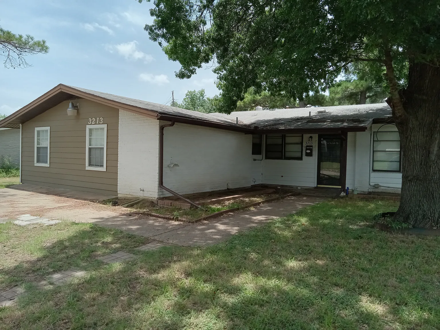 3 bed, $1,900 — Photo 2
