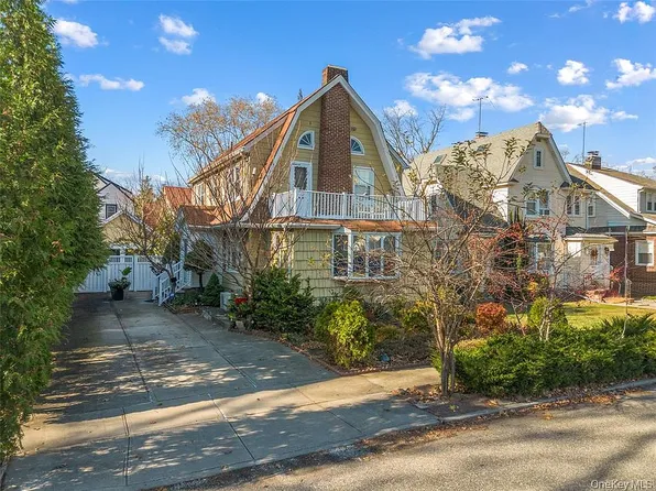 3224 157th St, Flushing, NY 11354