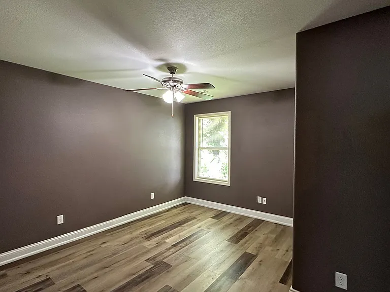 333 Lyle Curtis Cir — Photo 36
