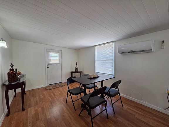 3rd image of 10657 Bay St NE