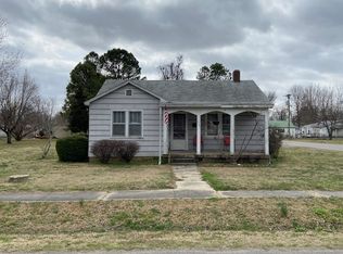 1302 E Stoddard St, Dexter, MO 63841