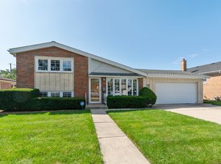 5233 Avery Pl, Oak Lawn, IL 60453