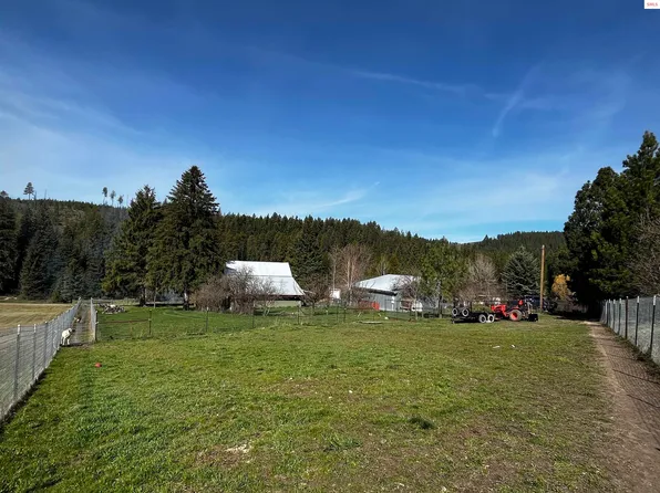 1035 Davis Rd, Viola, ID 83872