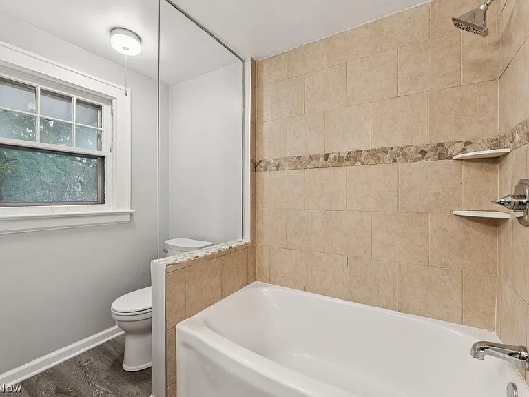 1387 Dietz Ave — Photo 17