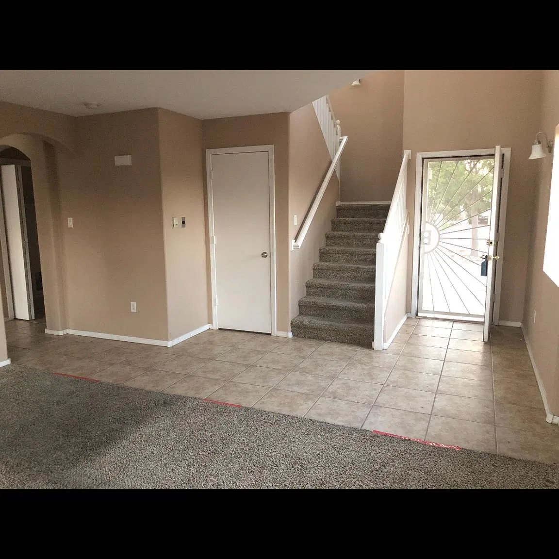 3 bed, 2.5 bath, 2008 sqft, $2,100 — Photo 2