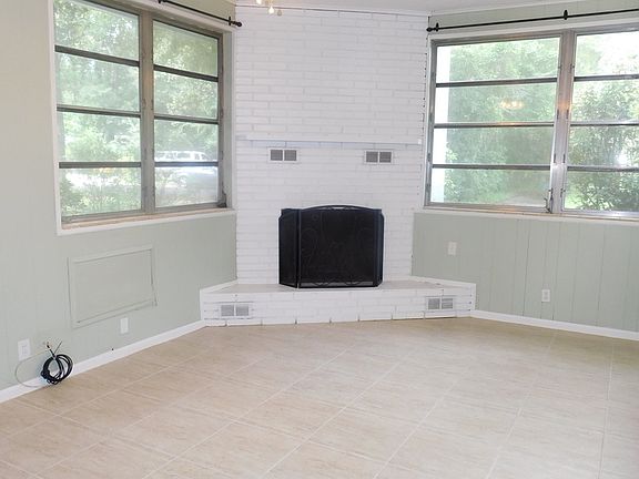 3rd image of 118 NW 35th Ter