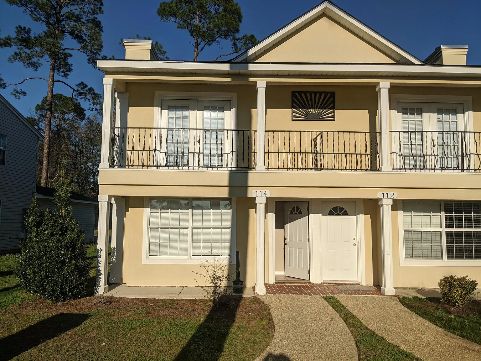 2 bed, 1.5 bath, 1142 sqft, $1,200 — Photo 1