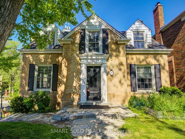 29 Highbourne Rd, Toronto, ON M5P 2J1