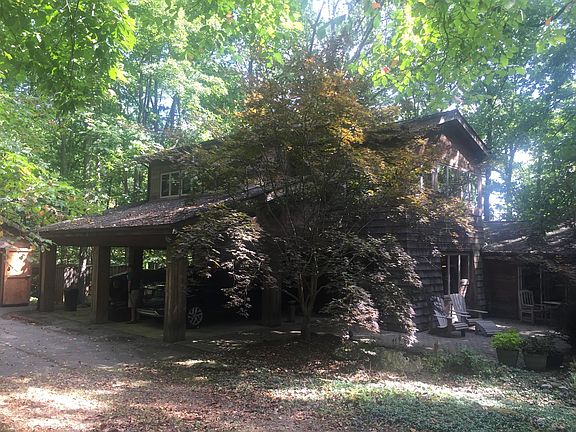 2nd image of 298A Saint Andrews Ln