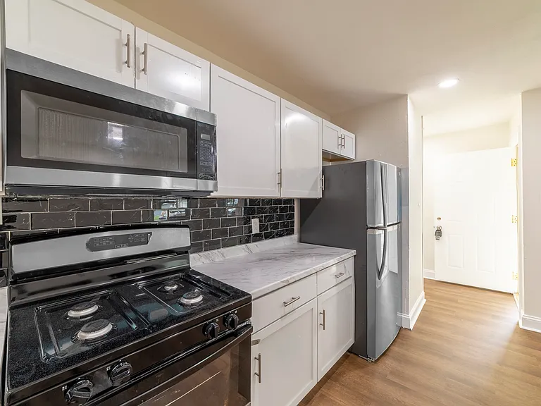 384 Sassafras Dr — Photo 7