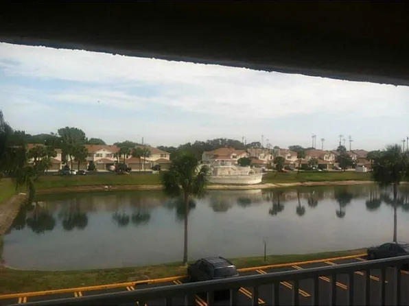 6400 46th Ave N APT 315, Kenneth City, FL 33709