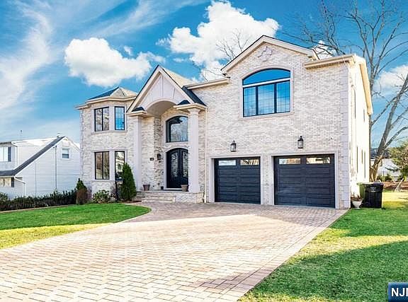 2nd image of 160 Lawrence Dr