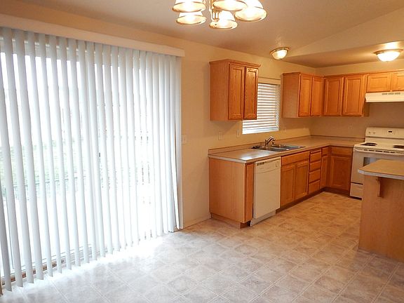 5th image of 2075 NE Timberwolf Loop