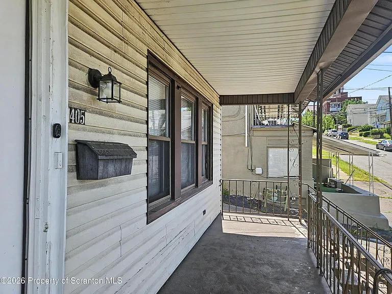 405 Fig St #HOUSE — Photo 2