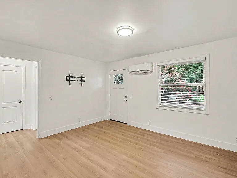 627 Shelby Ave #3 — Photo 10