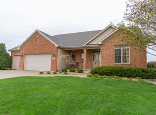 1613 Parkside Dr, Sycamore, IL 60178