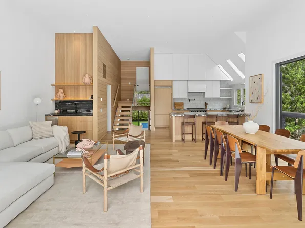 47 Herne Pl, Southampton, NY 11968