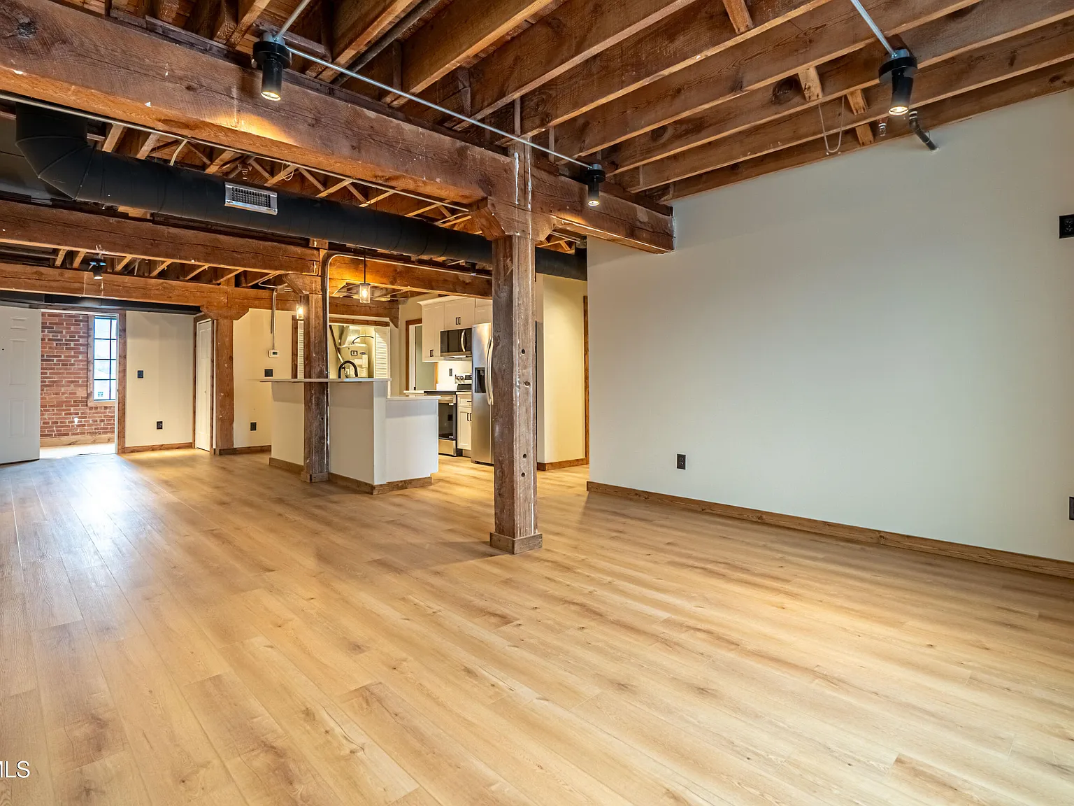 2 bed, 1350 sqft, $2,240 — Photo 3