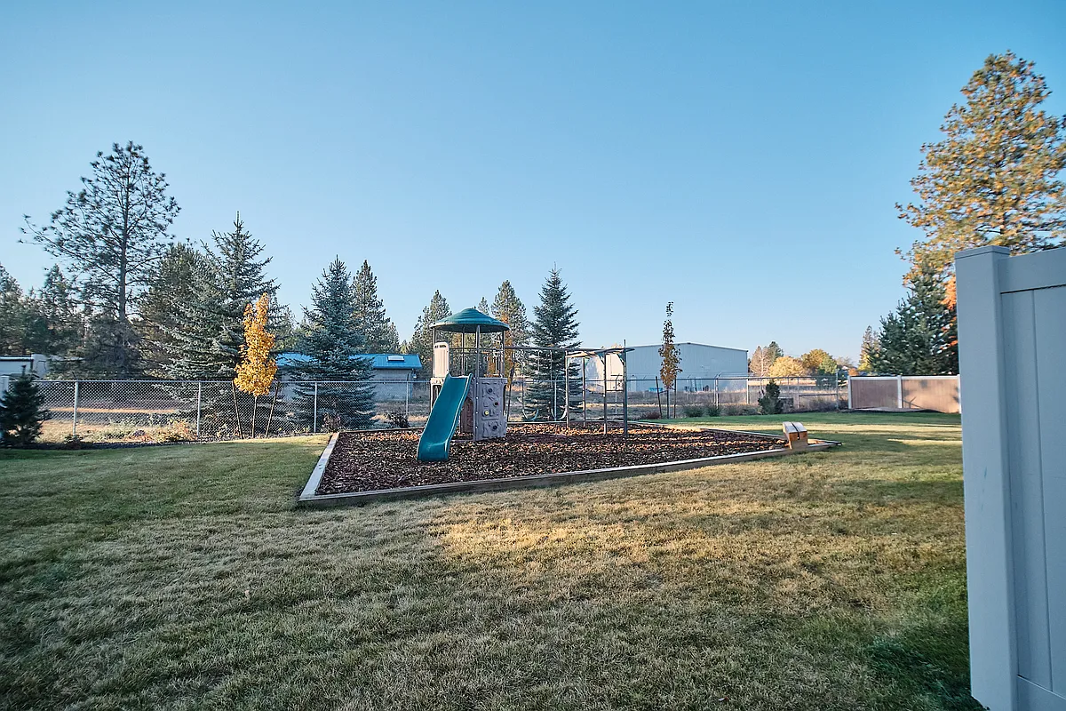 Building Photo - 776 W Redwood Ct