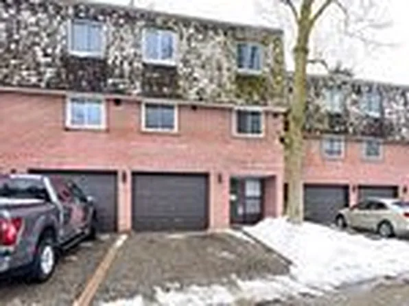 2145 Sherobee Rd #83, Mississauga, ON L5A 3G8