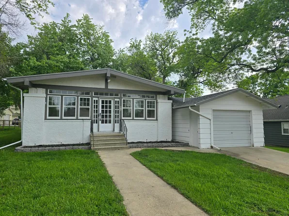 413 4th St E, Jasper, MN 56144