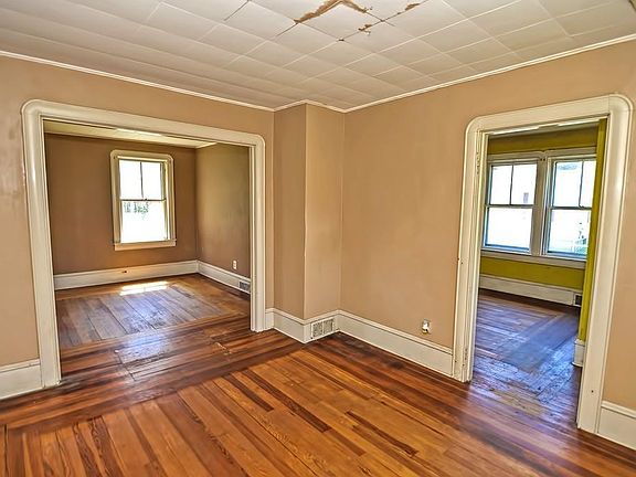 4th image of 40 Oakland Ave