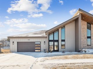 3910 Keagles Xing, Cedar Falls, IA 50613