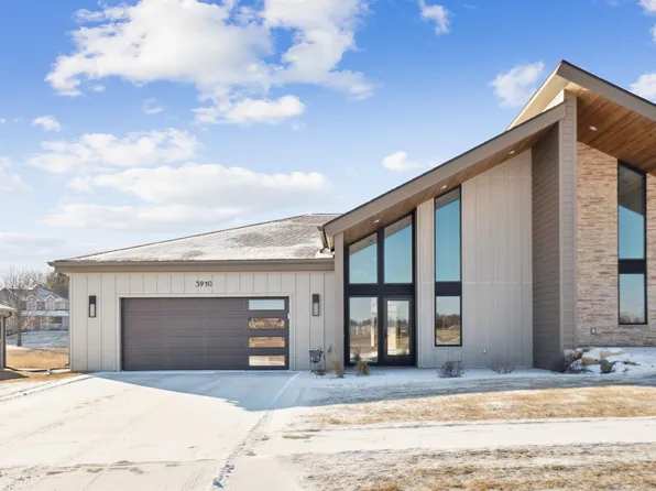 3910 Keagles Xing, Cedar Falls, IA 50613