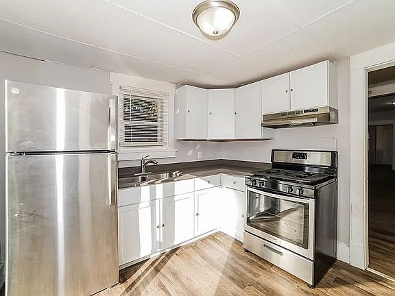 5th image of 1117 E Corrington Ave