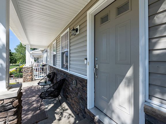 5th image of 211 Spring Blossom Cir
