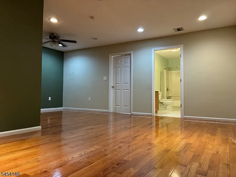 1 bed, 1.0 bath, $1,800 — Photo 4