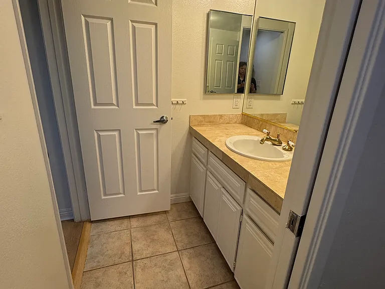 1110 W 10th St #305 — Photo 20