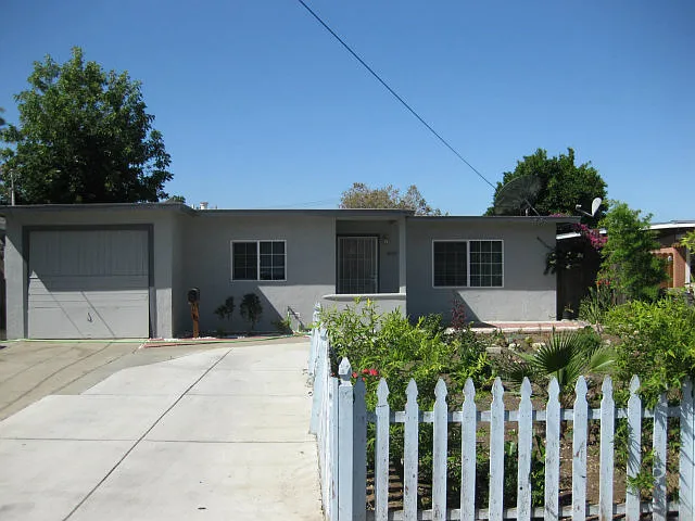 10295 Earlander St photo 1